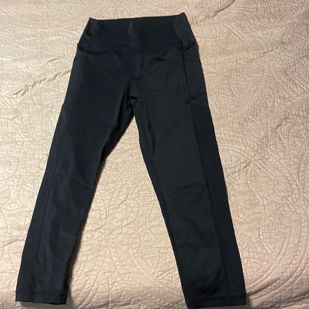 Zyia black crop size 4 leggings